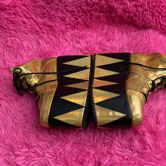 Y Ru Qozmo Politan gold holographic embroidered alien 4” platforms EU 41 US 10 - Picture 7 of 14